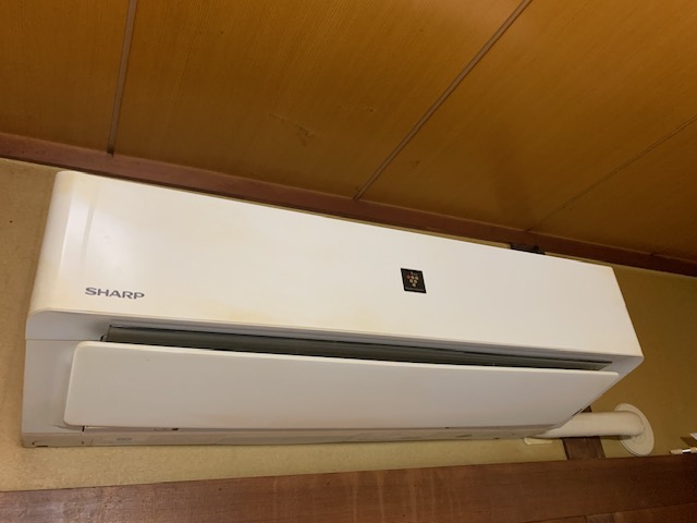広島市東区上温品　SHARPお掃除機能付エアコンクリーニング