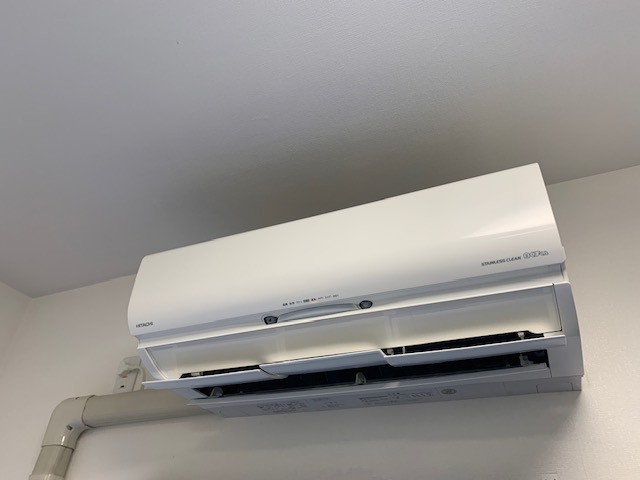 広島市東区温品 日立白くまくんお掃除機能付エアコン清掃
